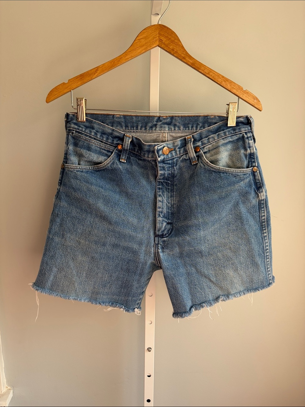 Vintage Wrangler High Waisted Denim Cutoff Shorts Medium Wash 32 Waist